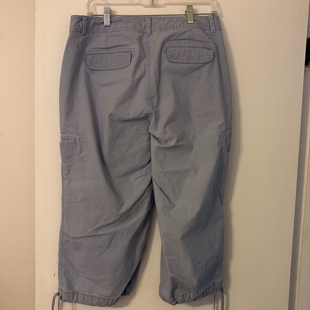 Dockers Light Blue Cargo Capri Pants. Size 12 - Picture 5 of 9